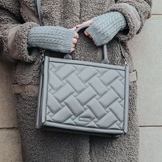 LOGAN TOTE